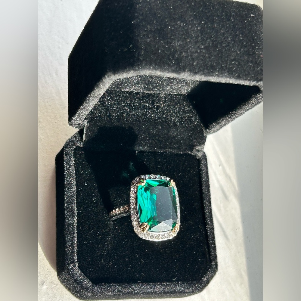 Size 8 - Beautiful Teal Green Cocktail Ring, Large Center Stone - Picture 8 of 17